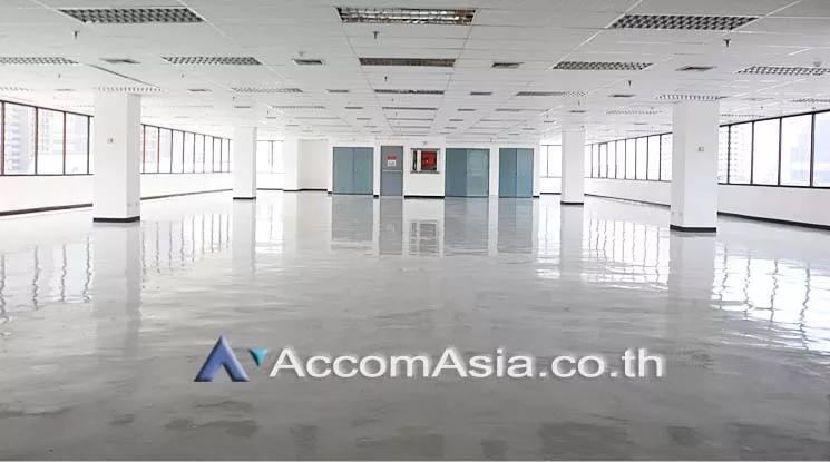  2  Office Space For Rent in Silom ,Bangkok BTS Sala Daeng at Q House Convent AA14066